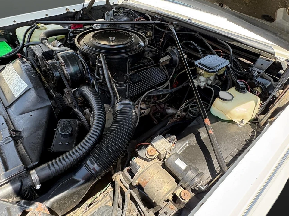 1984 Cadillac Seville - Image 26 of 31