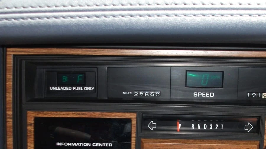 1984 Cadillac Seville - Image 17 of 31