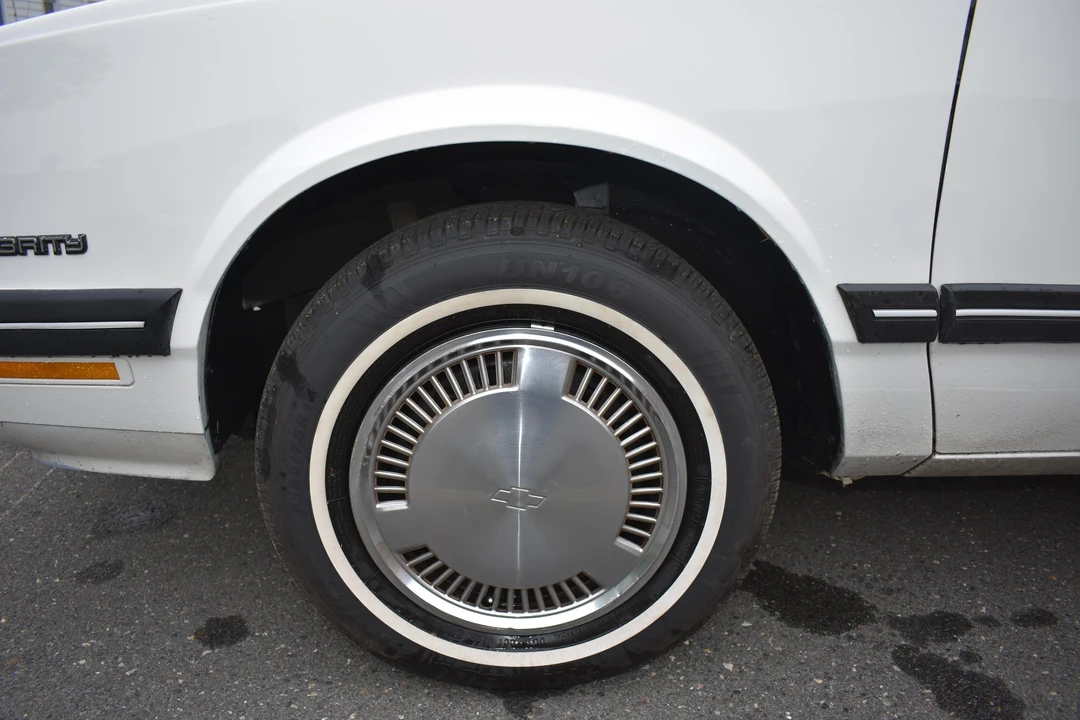 1984 Chevrolet - Image 20 of 31