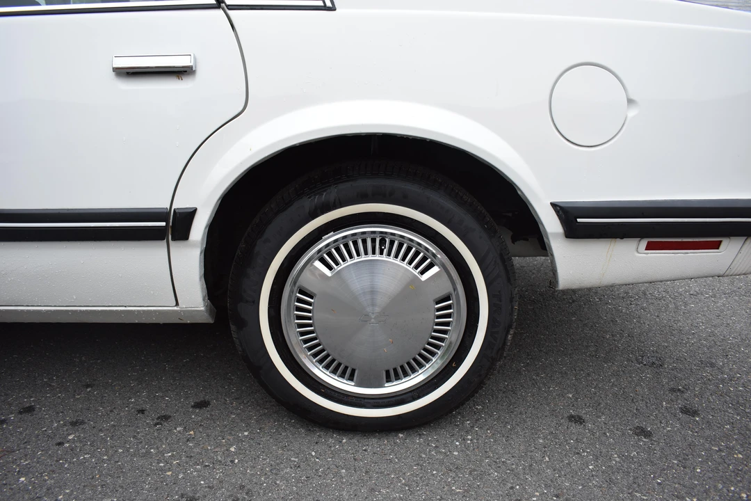 1984 Chevrolet - Image 21 of 31