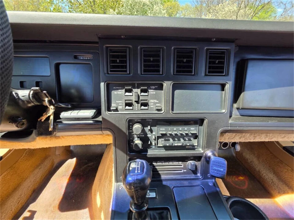 1984 Chevrolet Corvette C4 - Image 25 of 30