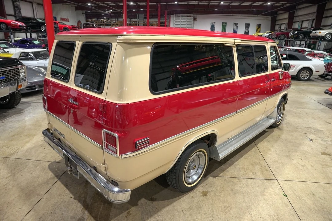1984 Chevrolet G-Series Van - Image 17 of 21