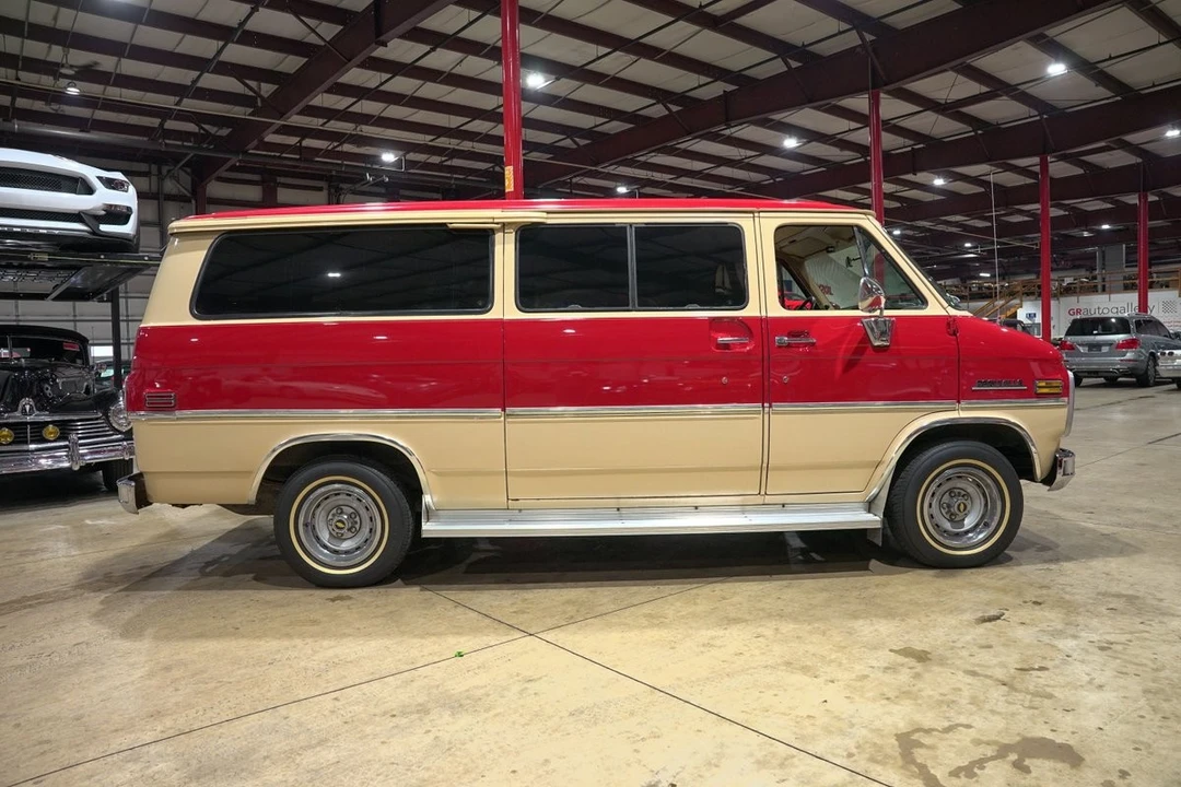 1984 Chevrolet G-Series Van - Image 10 of 21