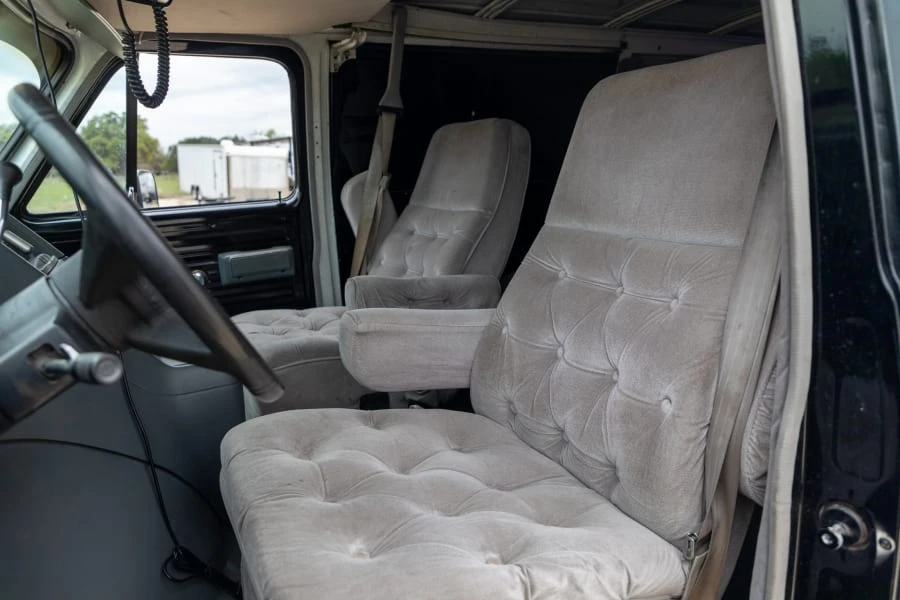 1984 Chevrolet G-Series Van - Image 21 of 29