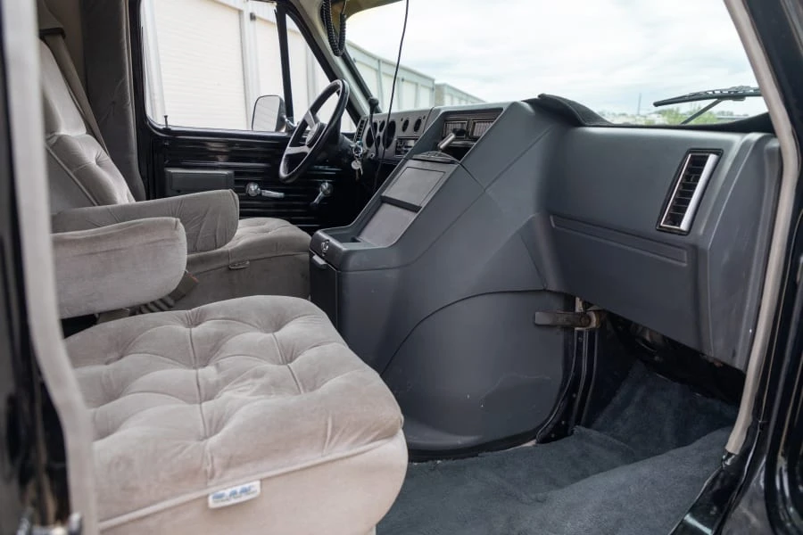 1984 Chevrolet G-Series Van - Image 24 of 29
