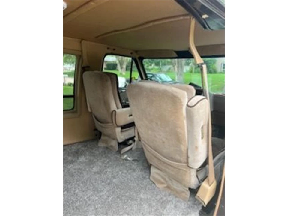 1984 Chevrolet G-Series Van - Image 9 of 17
