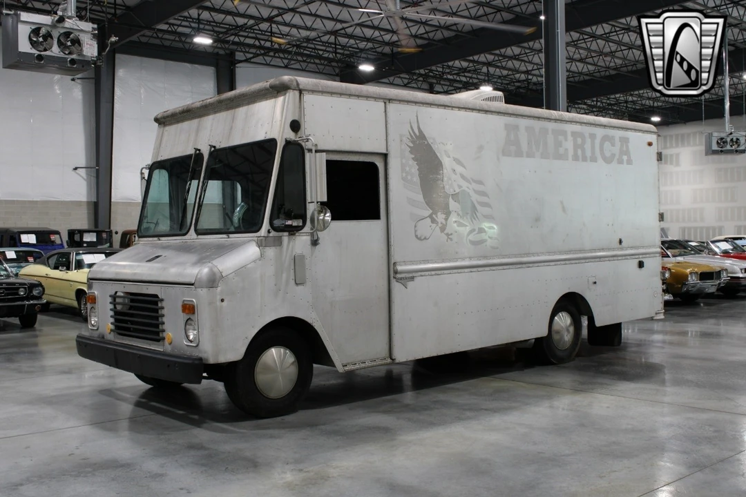 1984 Chevrolet G-Series Van - Image 3 of 12
