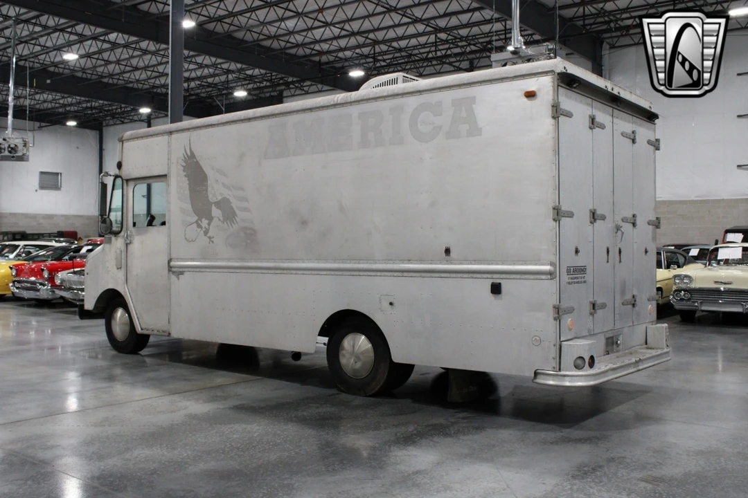 1984 Chevrolet G-Series Van - Image 4 of 12