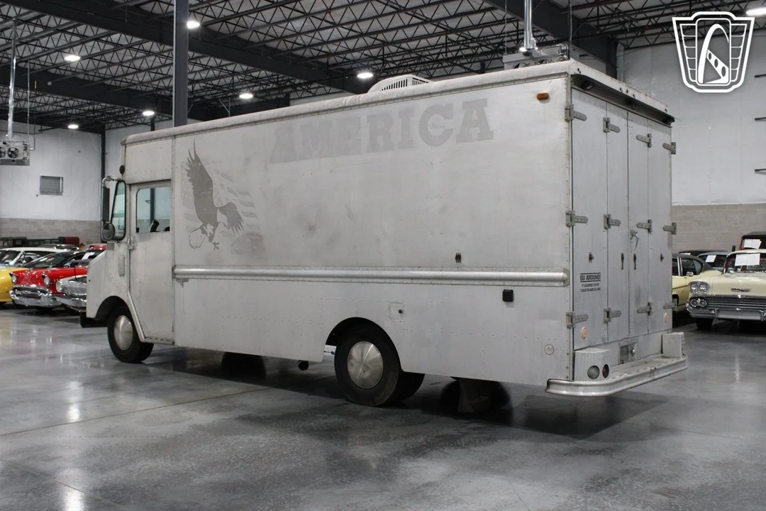 1984 Chevrolet G-Series Van - Image 4 of 12