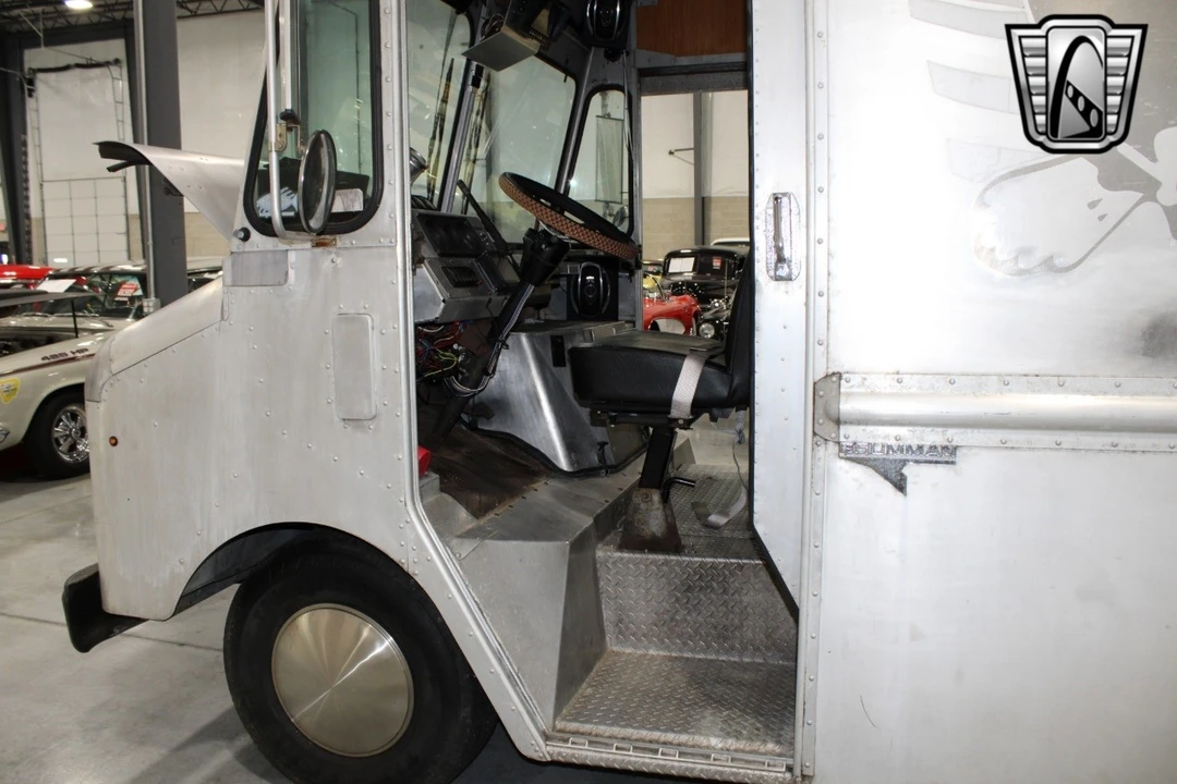 1984 Chevrolet G-Series Van - Image 8 of 12
