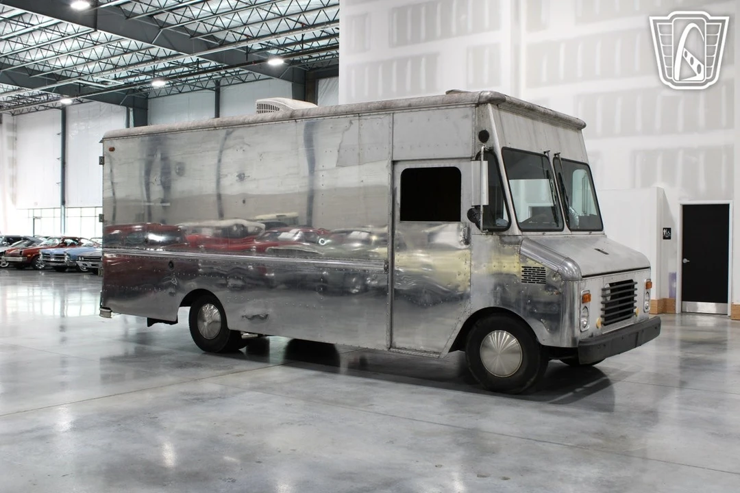 1984 Chevrolet G-Series Van - Image 7 of 12