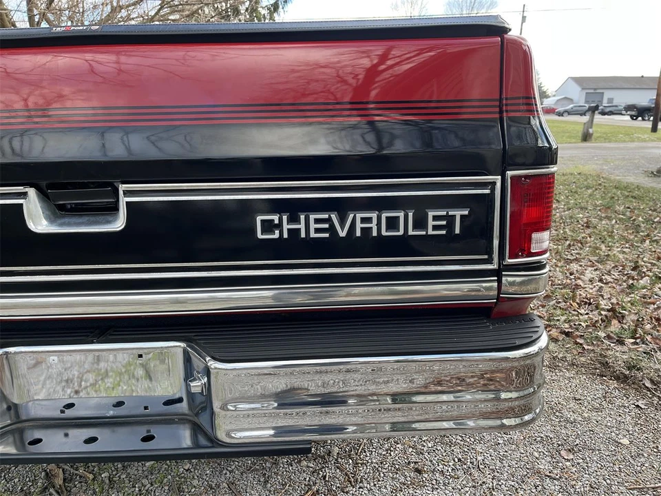 1984 Chevrolet Silverado - Image 9 of 31