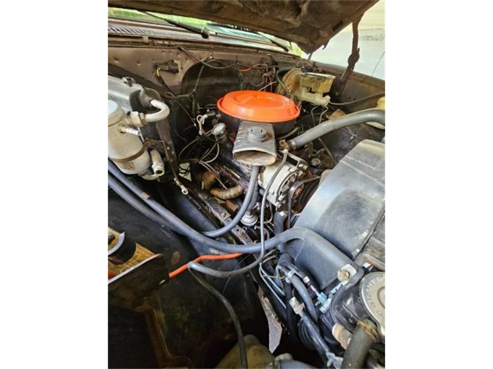 1984 Chevrolet Silverado - Image 15 of 16