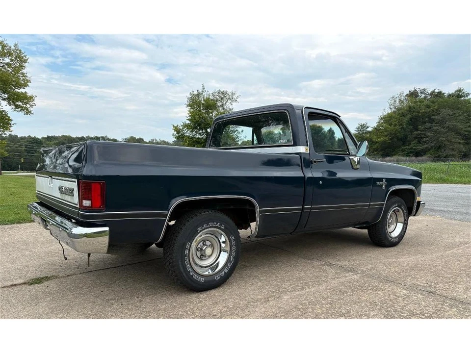 1984 Chevrolet Silverado - Image 19 of 21