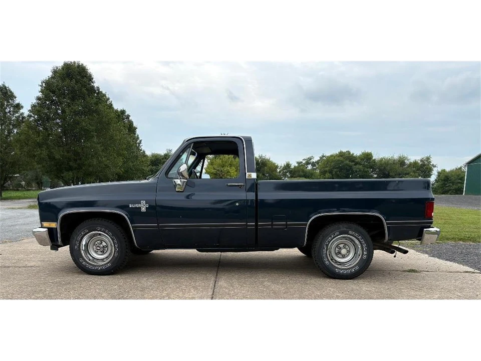 1984 Chevrolet Silverado - Image 10 of 21