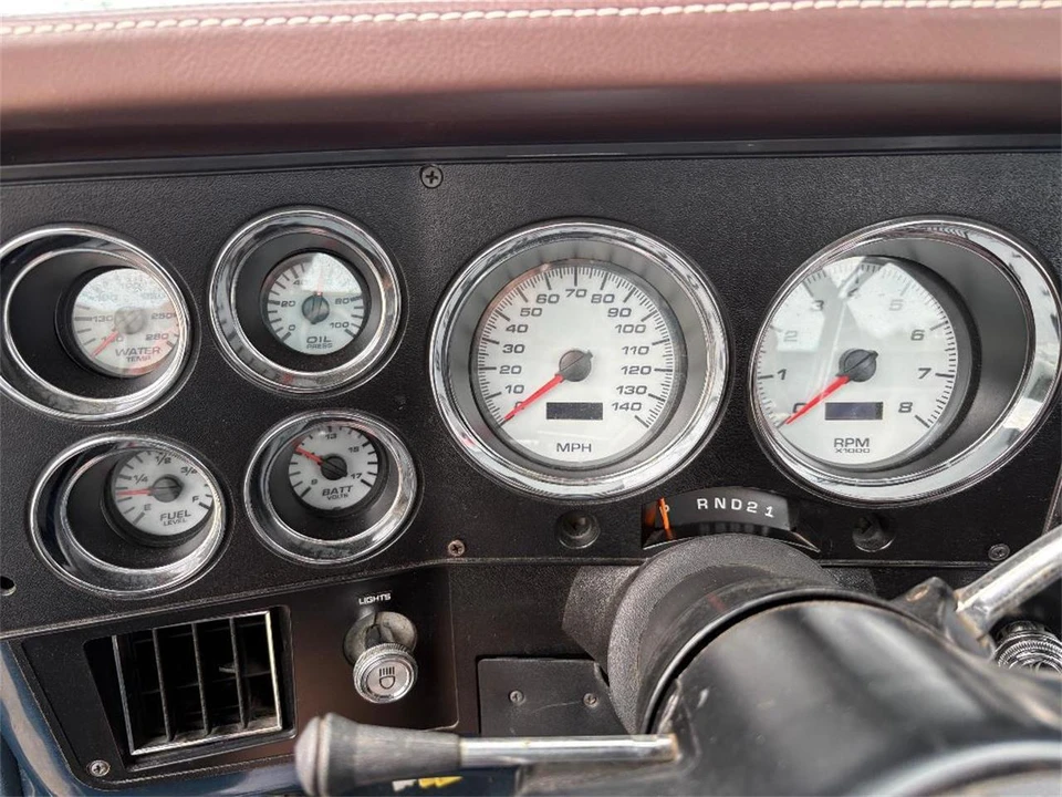 1984 Chevrolet Silverado - Image 15 of 21