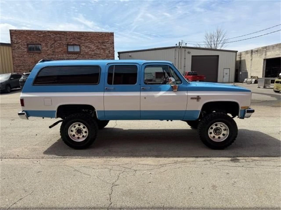 1984 Chevrolet Suburban 7th Gen - Image 6 of 24