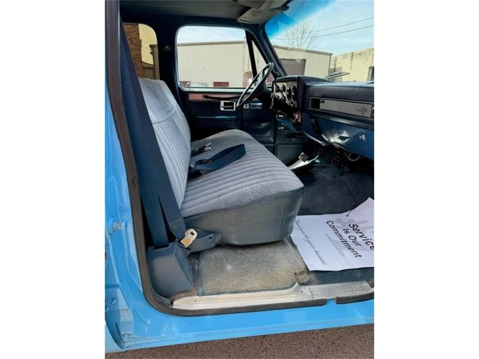 1984 Chevrolet Suburban 7th Gen - Image 10 of 24