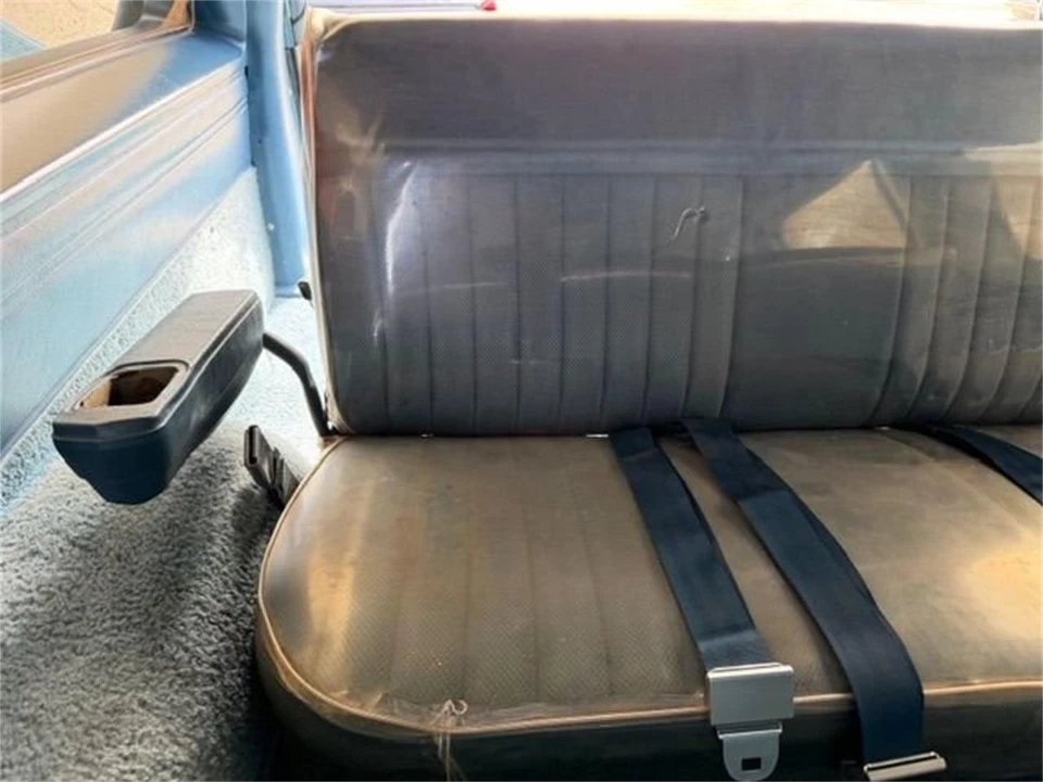 1984 Chevrolet Suburban 7th Gen - Image 16 of 24