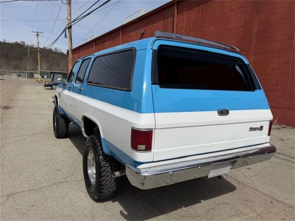 1984 Chevrolet Suburban 7th Gen - Image 3 of 24