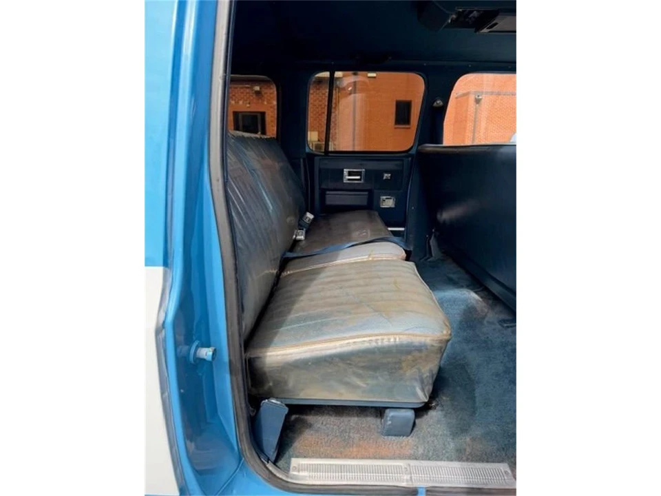 1984 Chevrolet Suburban 7th Gen - Image 12 of 24