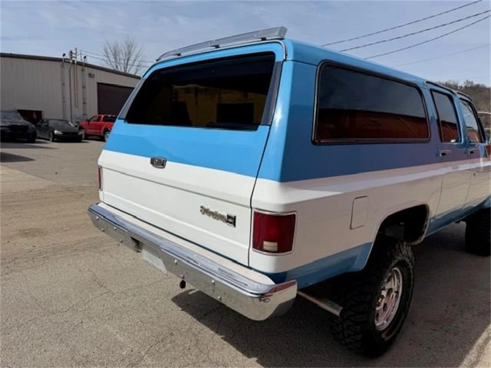 1984 Chevrolet Suburban 7th Gen - Image 4 of 24