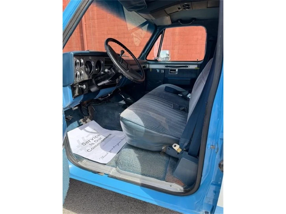1984 Chevrolet Suburban 7th Gen - Image 9 of 24