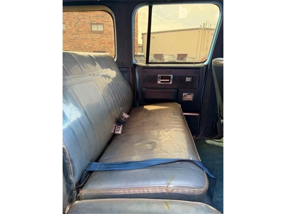 1984 Chevrolet Suburban 7th Gen - Image 15 of 24