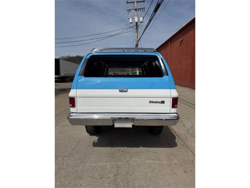 1984 Chevrolet Suburban 7th Gen - Image 8 of 24