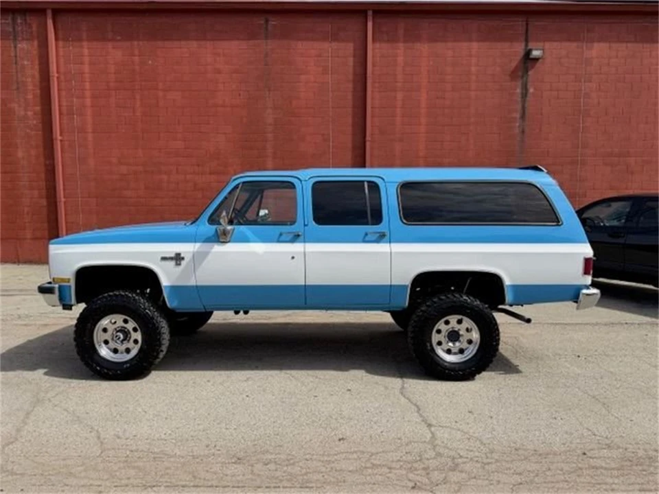 1984 Chevrolet Suburban 7th Gen - Image 5 of 24
