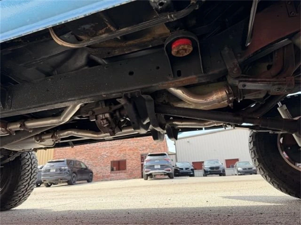 1984 Chevrolet Suburban 7th Gen - Image 21 of 24