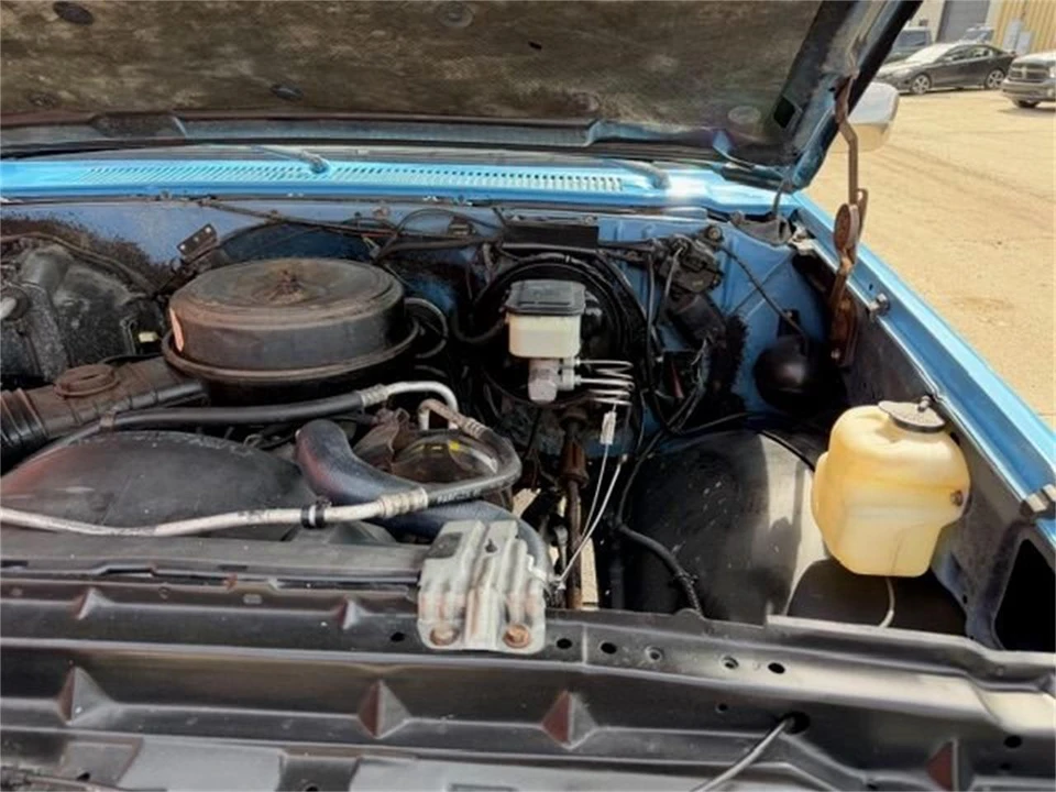 1984 Chevrolet Suburban 7th Gen - Image 22 of 24