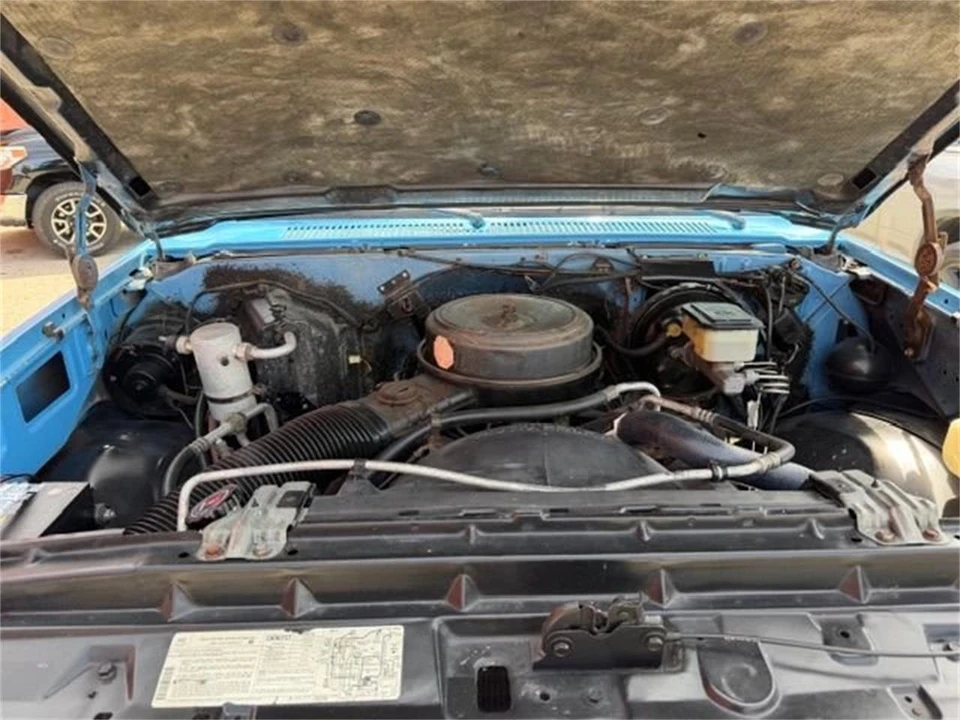 1984 Chevrolet Suburban 7th Gen - Image 23 of 24