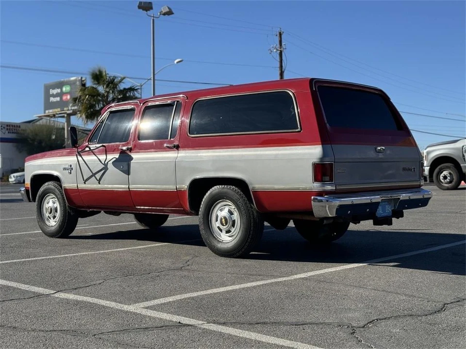 1984 Chevrolet Suburban 7th Gen - Image 4 of 31
