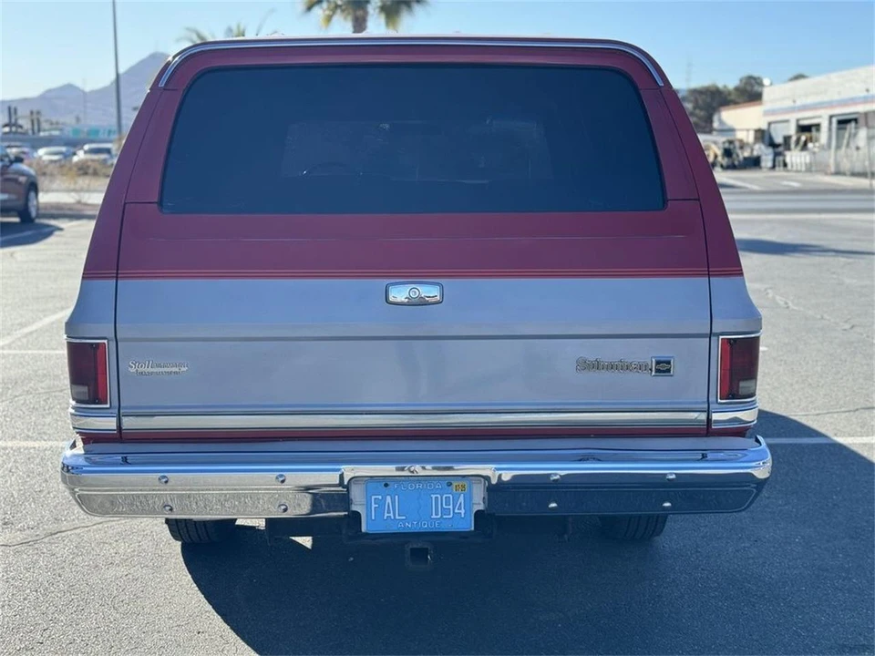 1984 Chevrolet Suburban 7th Gen - Image 11 of 31