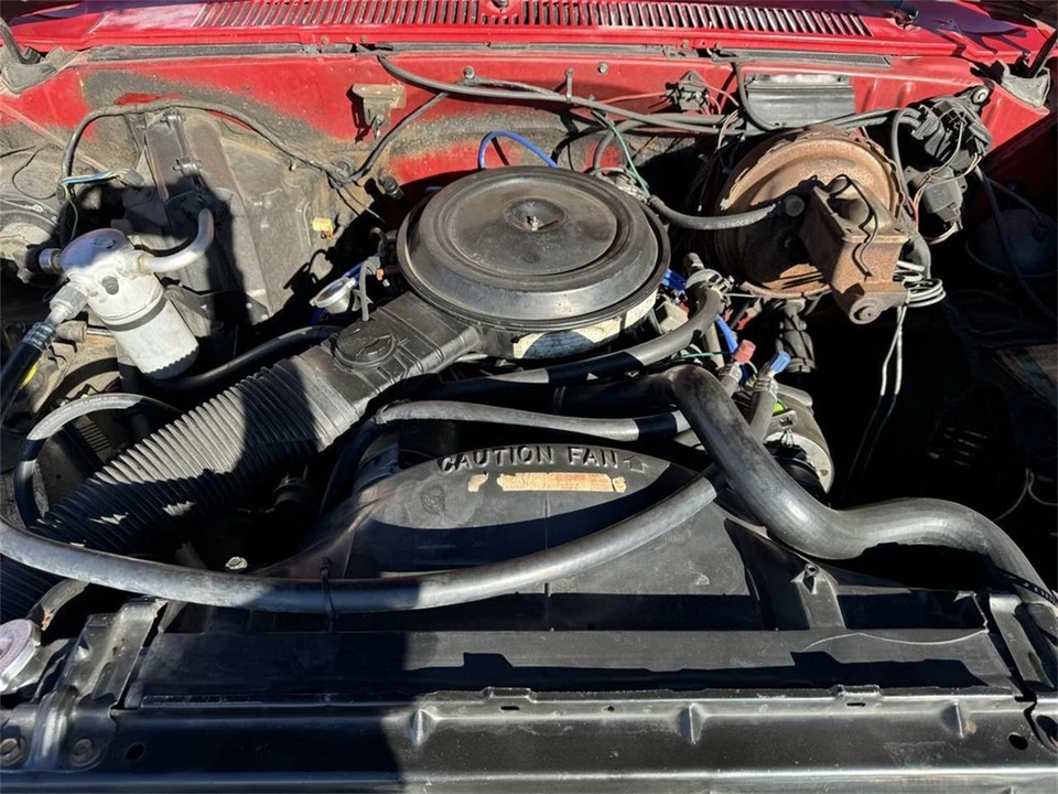 1984 Chevrolet Suburban 7th Gen - Image 16 of 31