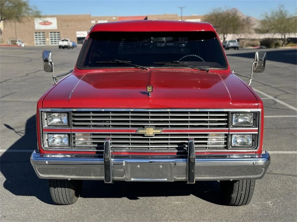 1984 Chevrolet Suburban 7th Gen - Image 6 of 31