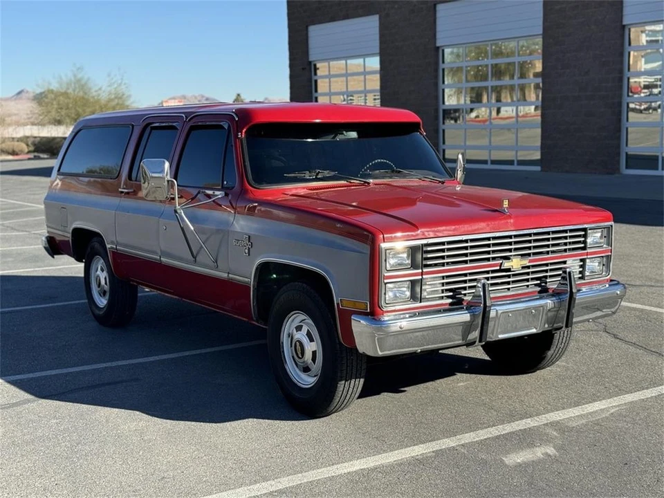 1984 Chevrolet Suburban 7th Gen - Image 8 of 31