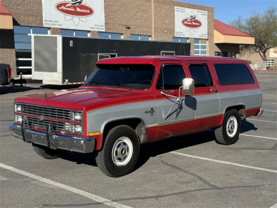 1984 Chevrolet Suburban 7th Gen - Image 2 of 31