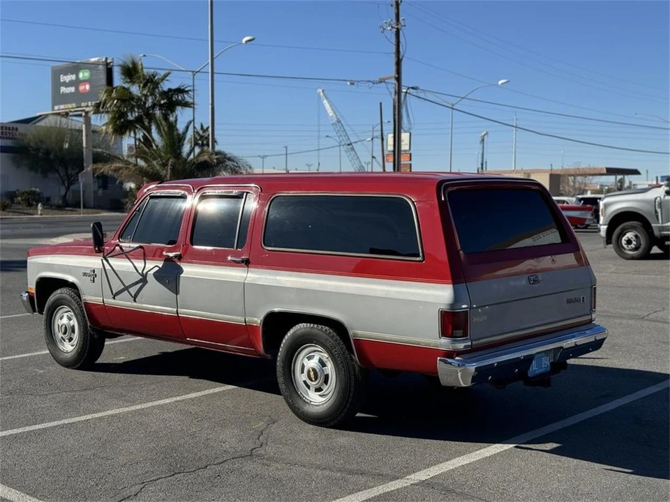 1984 Chevrolet Suburban 7th Gen - Image 5 of 31