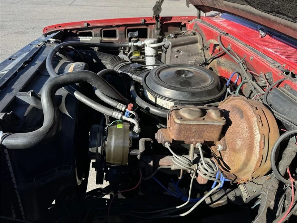 1984 Chevrolet Suburban 7th Gen - Image 18 of 31