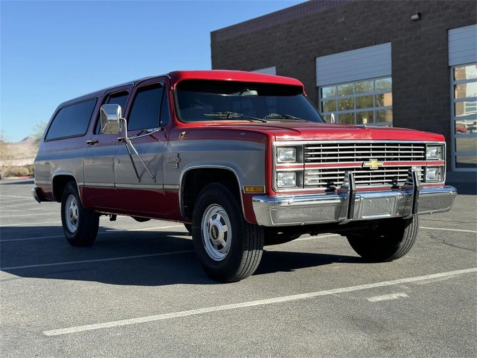 1984 Chevrolet Suburban 7th Gen - Image 7 of 31