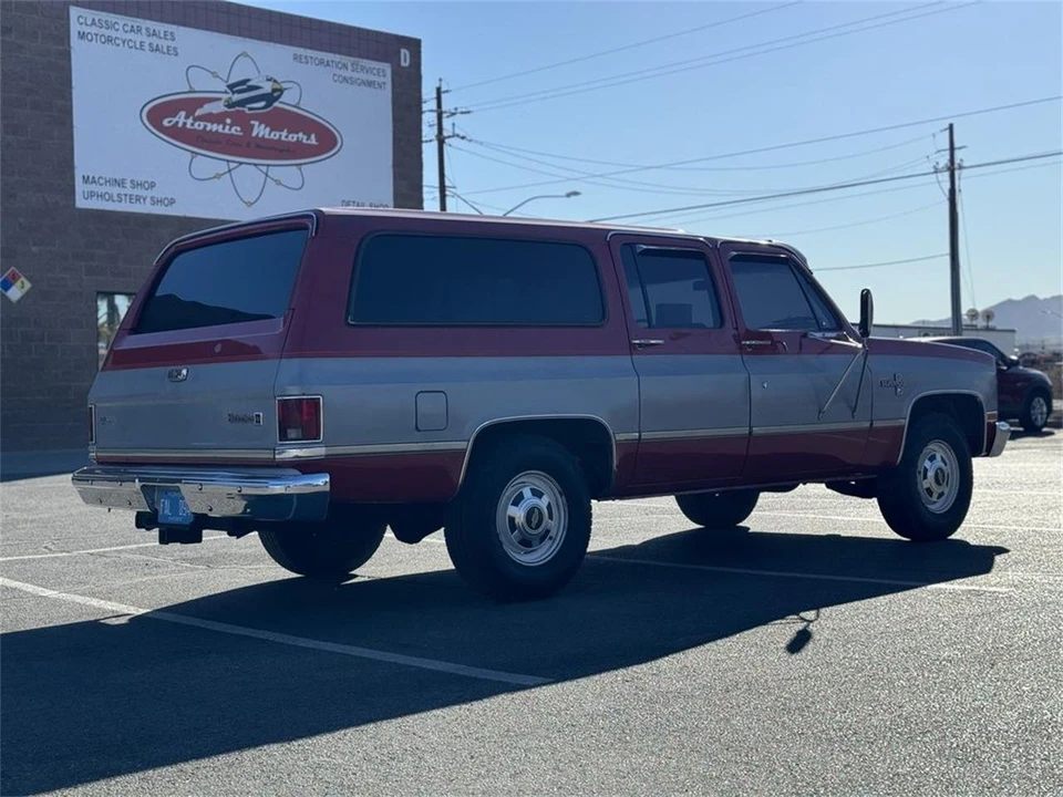 1984 Chevrolet Suburban 7th Gen - Image 10 of 31