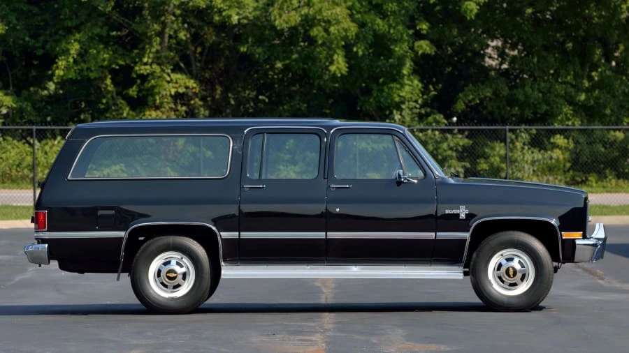 1984 Chevrolet Suburban 7th Gen - Image 2 of 27