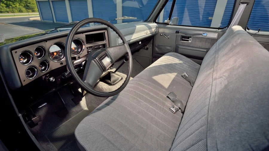 1984 Chevrolet Suburban 7th Gen - Image 4 of 27