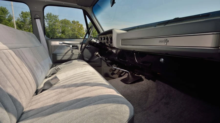 1984 Chevrolet Suburban 7th Gen - Image 5 of 27