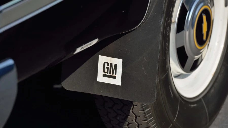 1984 Chevrolet Suburban 7th Gen - Image 16 of 27