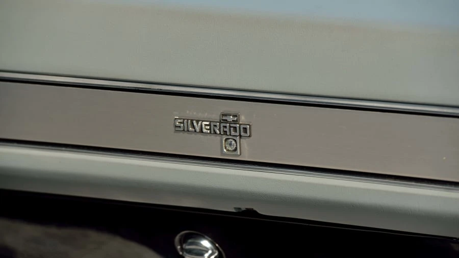 1984 Chevrolet Suburban 7th Gen - Image 18 of 27