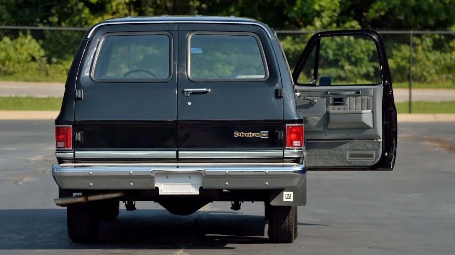 1984 Chevrolet Suburban 7th Gen - Image 20 of 27