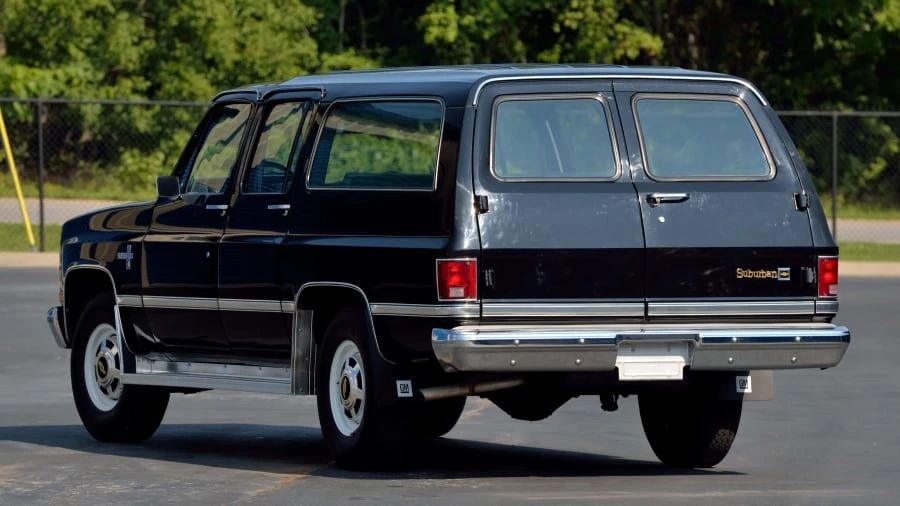 1984 Chevrolet Suburban 7th Gen - Image 23 of 27